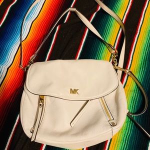 White purse crossbody.
